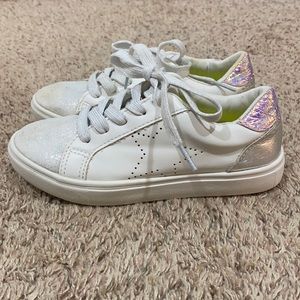 GIRLS STEVE MADDEN LEATHER STAR SNEAKER SIZE 2